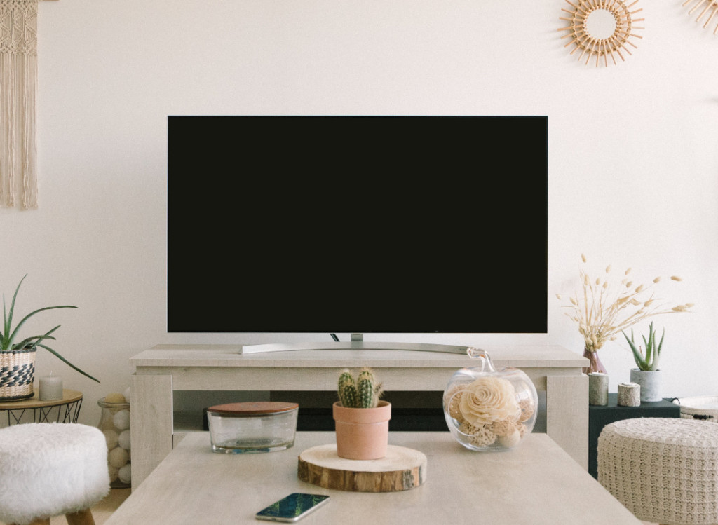 4 astuces pour un écran TV impeccable et sans rayure 